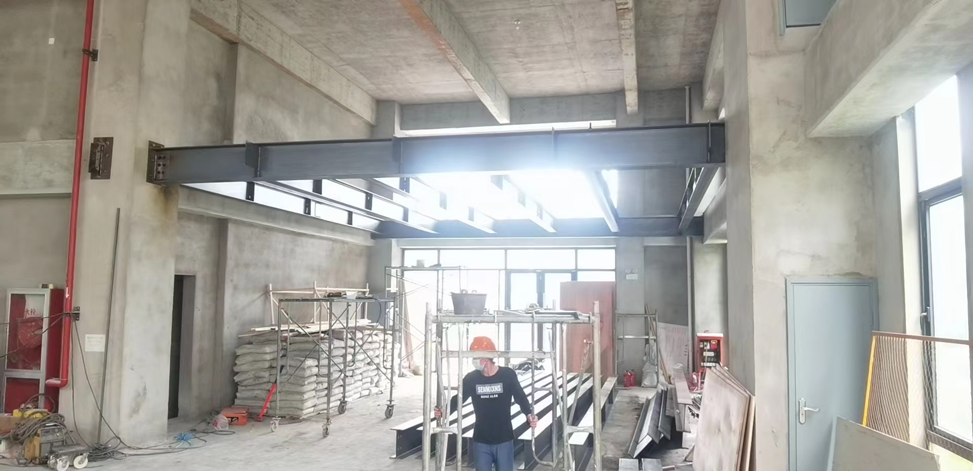 上海廠房鋼結(jié)構(gòu)隔層搭建施工圖片